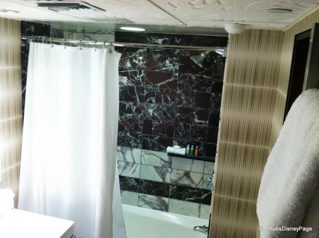 Tower Room 4432 - Bathroom Shower