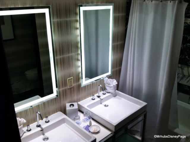Tower Room 4432 - Bathroom 
